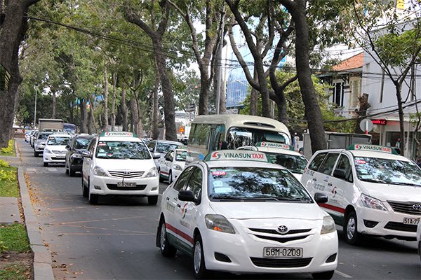 Taxi, xe công nghệ và xe khách hoạt động trở lại tại TPHCM - Tạp chí Kinh tế Sài Gòn